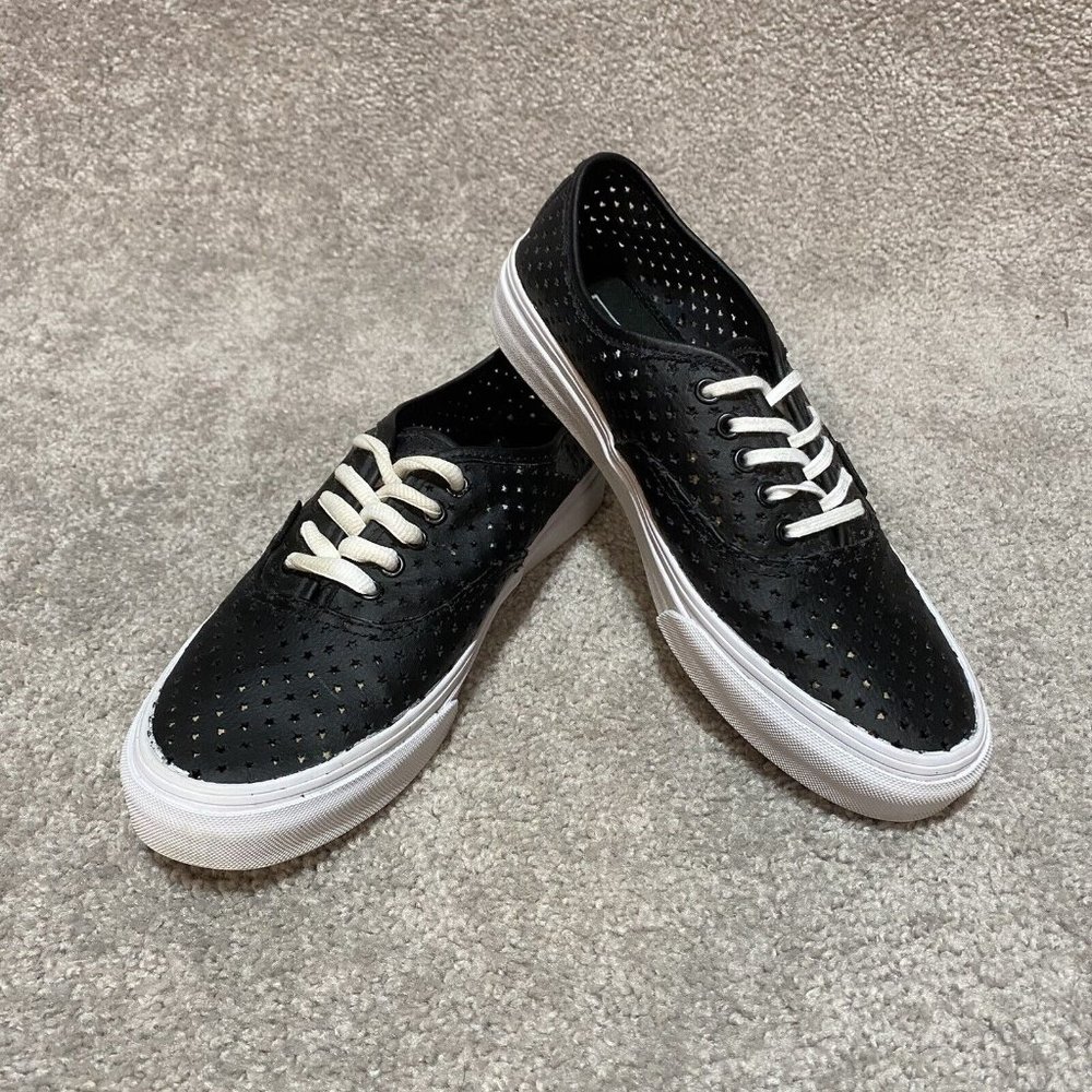 Vans Low Top Lace Up Shoes Black Star Stamped/Cutouts Men’s Sz 7 Women’s Sz 8.5